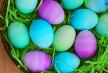 omre farbanje jaja za uskrs.