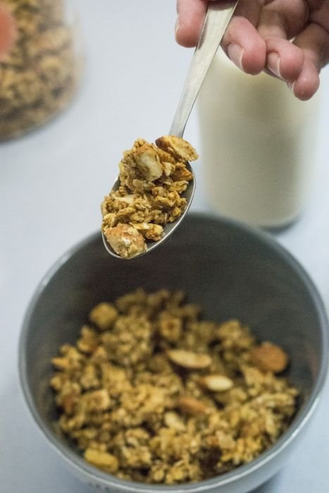 Hrskava granola sa lešnicima i bademom: brz, ukusan i zdrav doručak (RECEPT)