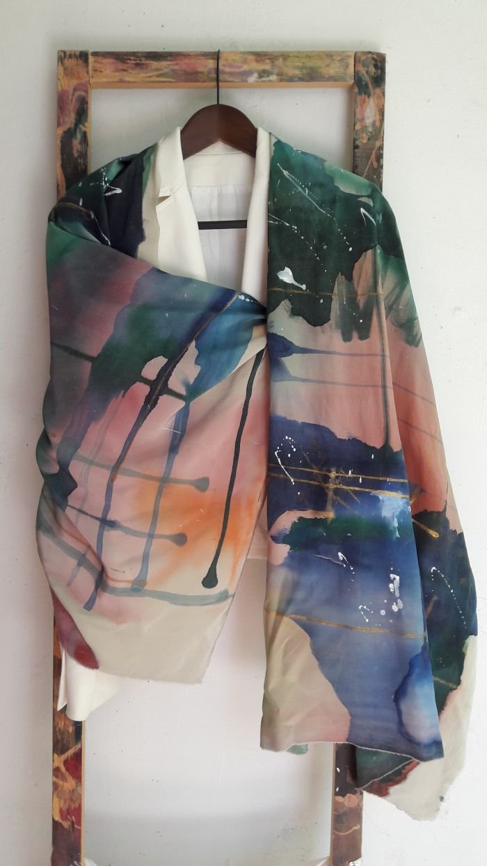 Umetničko oslikavanje ešarpi od svile: Aleksandra Heleta Milošević pretvara emocije u boje