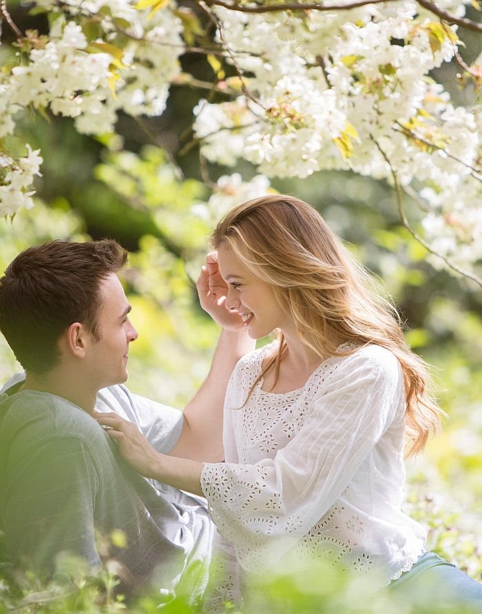 Kratak ljubavni horoskop do 15. marta: Bika očekuju romantične iskre, a Lava rizičan period u ljubavi