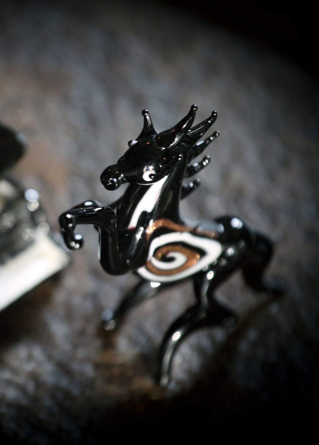 Feng šui za stalan priliv novca i moćnu energiju: evo gde u kući treba da držite figuru konja