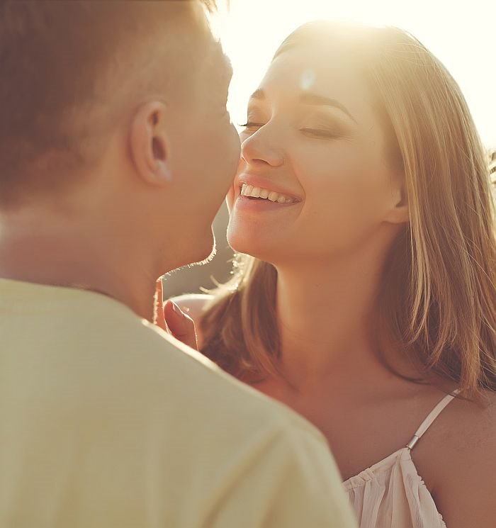 Dnevni horoskop: evo koga očekuje divno ljubavno iznenađenje