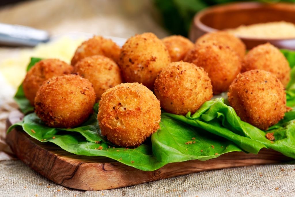 5 super ideja za SLANE KUGLICE sa sirom: brzo, lako i savršeno PREDJELO za svečanu trpezu (RECEPT)