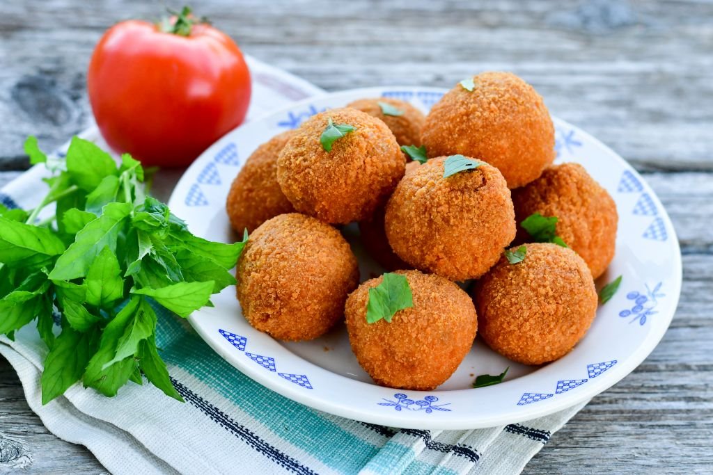 5 super ideja za SLANE KUGLICE sa sirom: brzo, lako i savršeno PREDJELO za svečanu trpezu (RECEPT)
