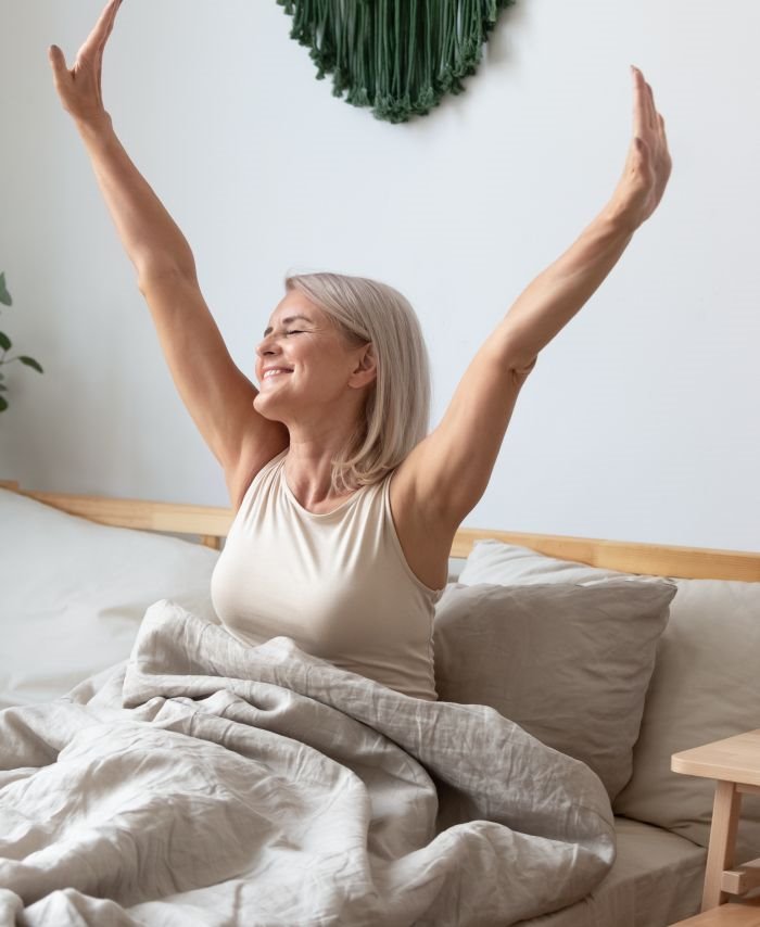 Kako KORONA virus utiče na žene u MENOPAUZI: 9 simptoma na koje treba da obratite pažnju