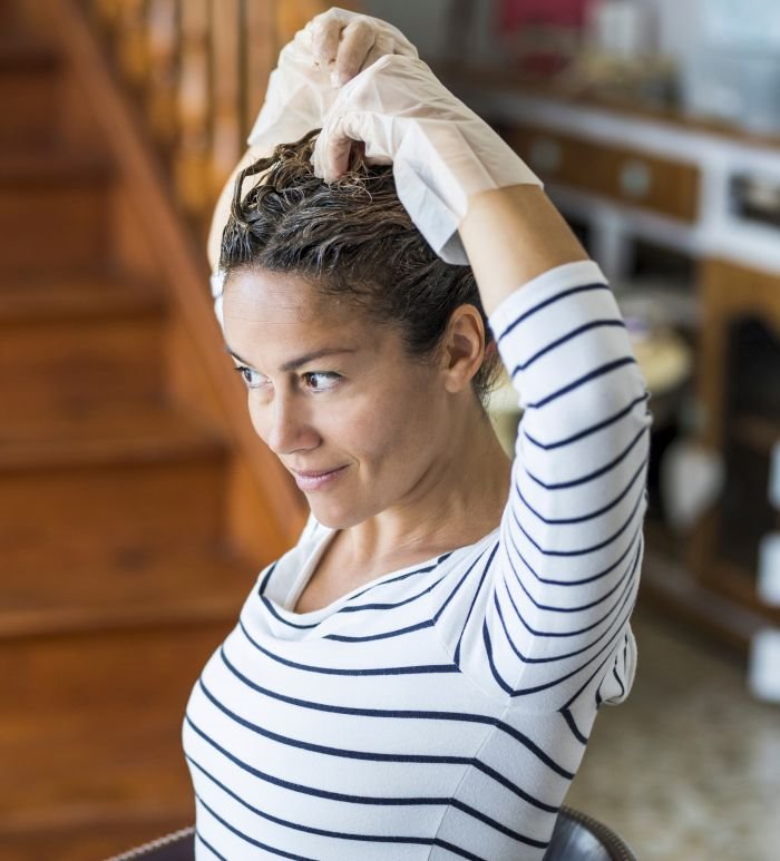 KAKO DA OFARBATE KOSU UZ POMOĆ MEDA, CIMETA, LIMUNA ILI KAMILICE: 6 prirodnih načina da posvetlite pramenove