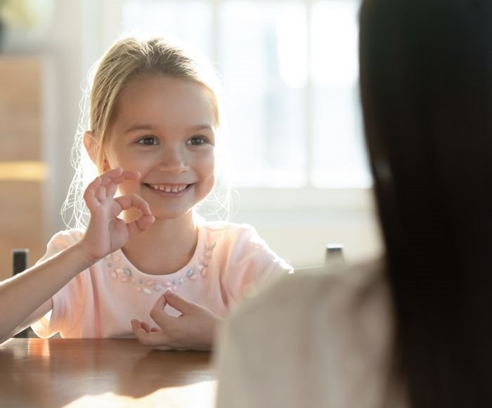 9 REČENICA KOJE DECI RUŠE SAMOPOUZDANJE: Mnogi roditelji ih koriste, a ne znaju za posledice