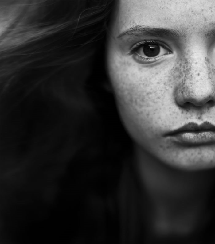 15 OSOBINA KOJE IMAJU MENTALNO JAKE ŽENE: Ona je stena nežnog i čistog srca