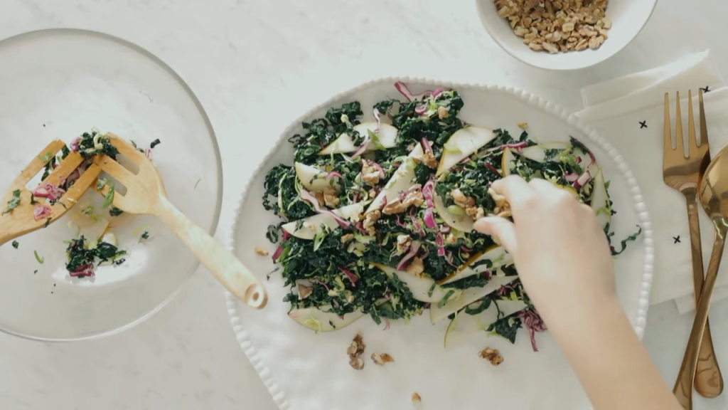 Egzotična letnja salata od kruške i karija