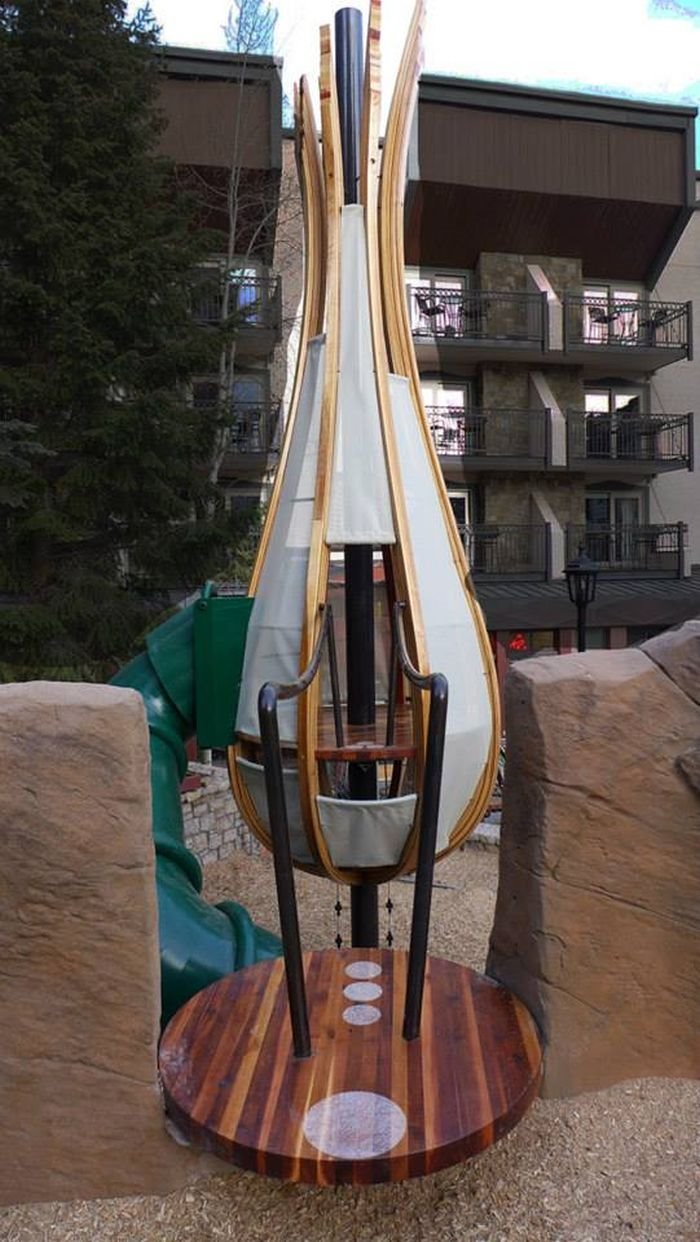 Neobično igralište sa gnezdima i pupoljcima