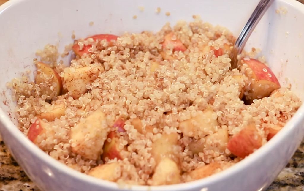 Kaša od kinoe i voća za mršavljenje i zdravlje.jpg