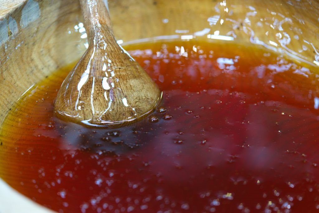 Napitak od propolisa i mleka za lečenje prehlade i pluća.