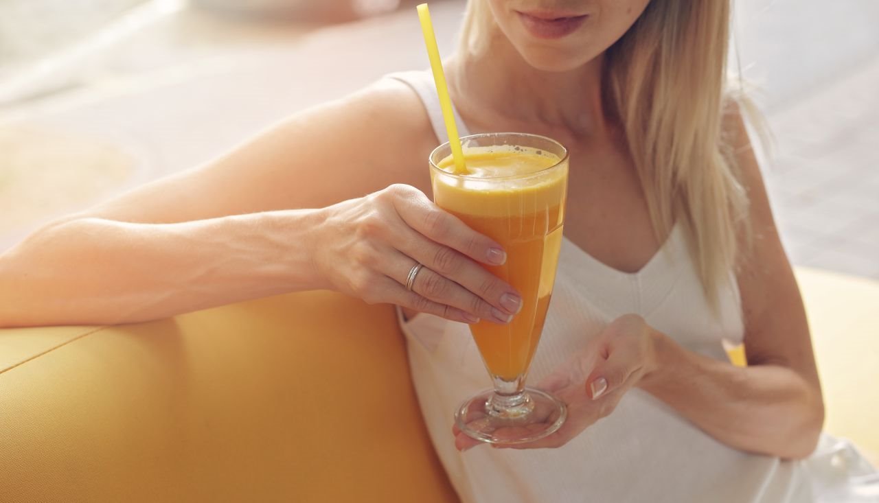 Recept za detoks napitak za kurkumom i đumbirom