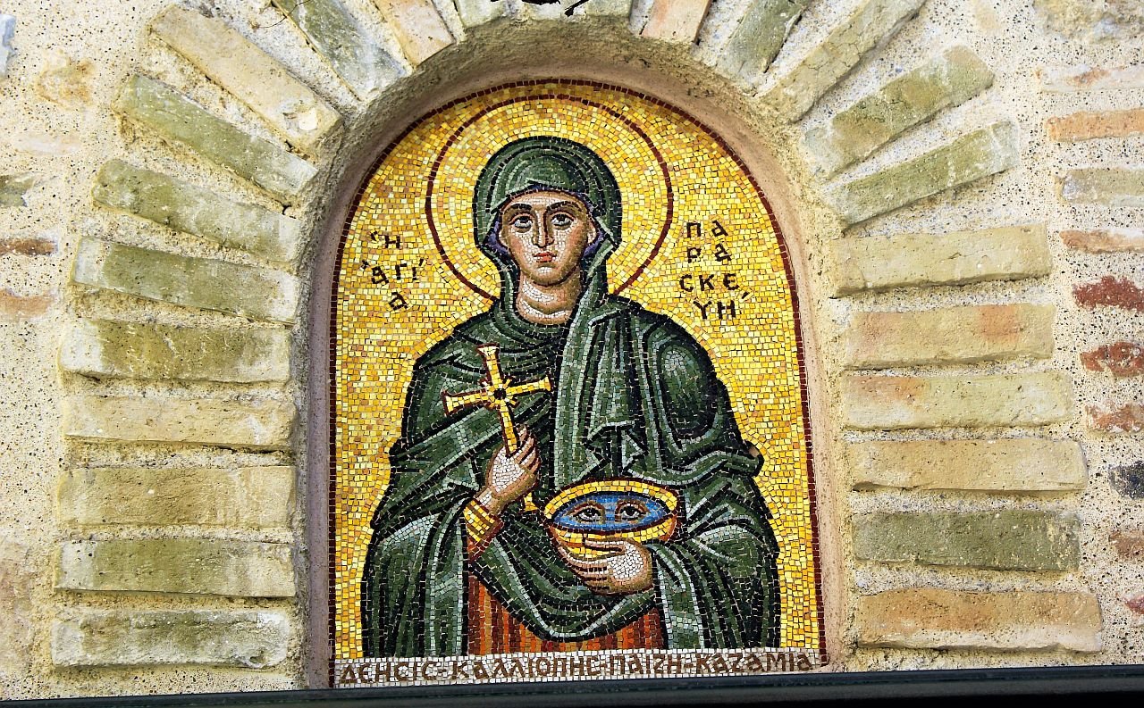 Običaji na praznik Svete Petke Trnove.