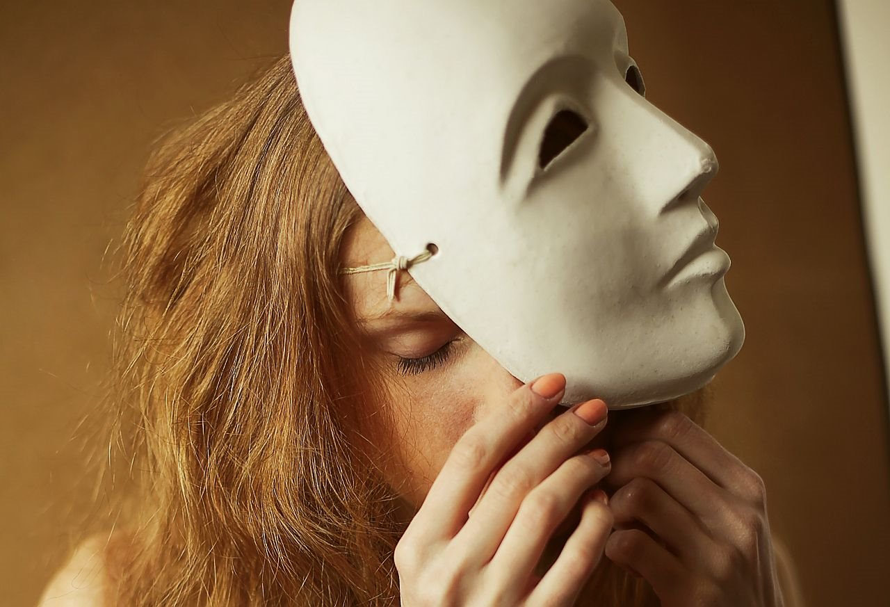 Zašto srećete lažne ljude u životu.