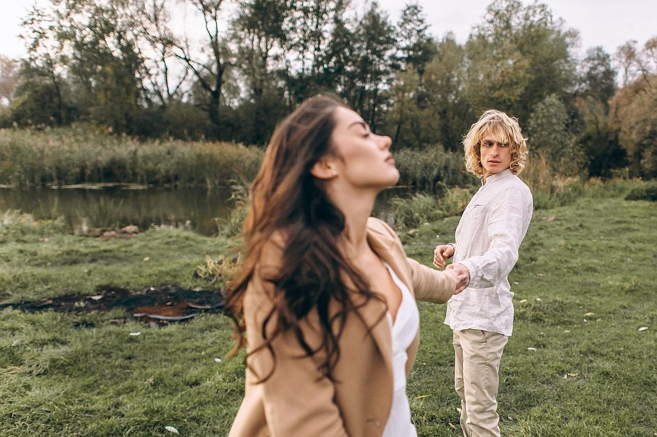 Zašto ostajemo u toksičnoj vezi sa nasilnikom.