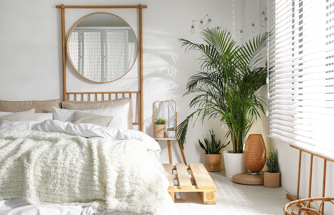 Ogledalo iznad kreveta prema feng šuiju.