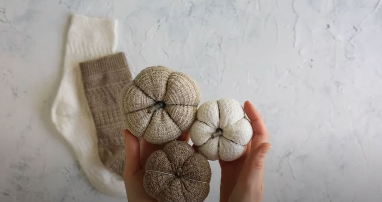 Kako napraviti bundeve od tekstila za ukrašavanje doma.jpg