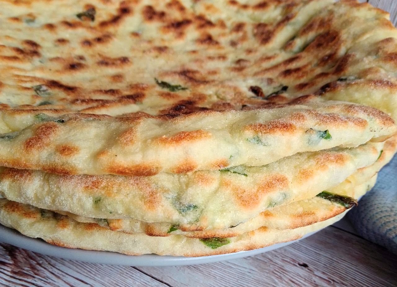 Recept za indijski hleb iz tiganja naan.
