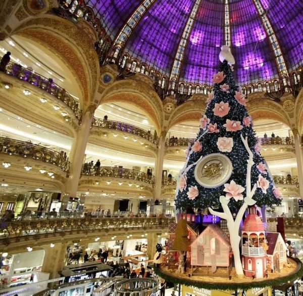 Atmosfera praznične sreće u svetskim metropolama