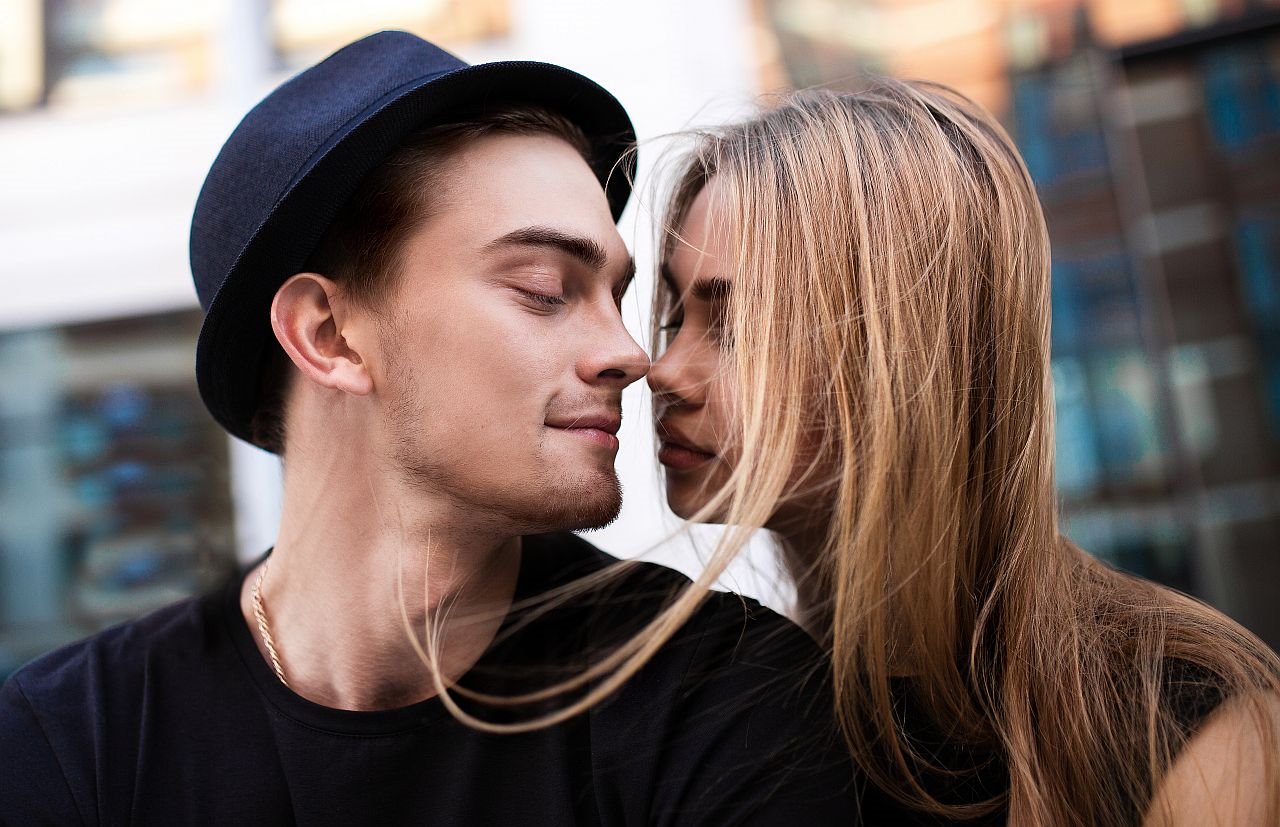 10 znakova da muškarac prema vama gaji simpatije.