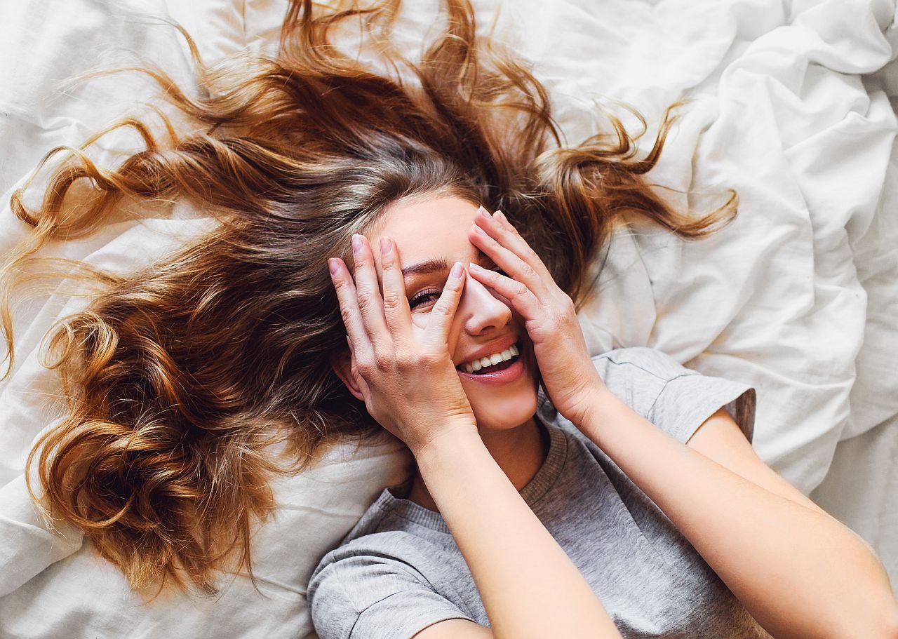 Jutarnje tapkanje lica da izgledate mlađe.