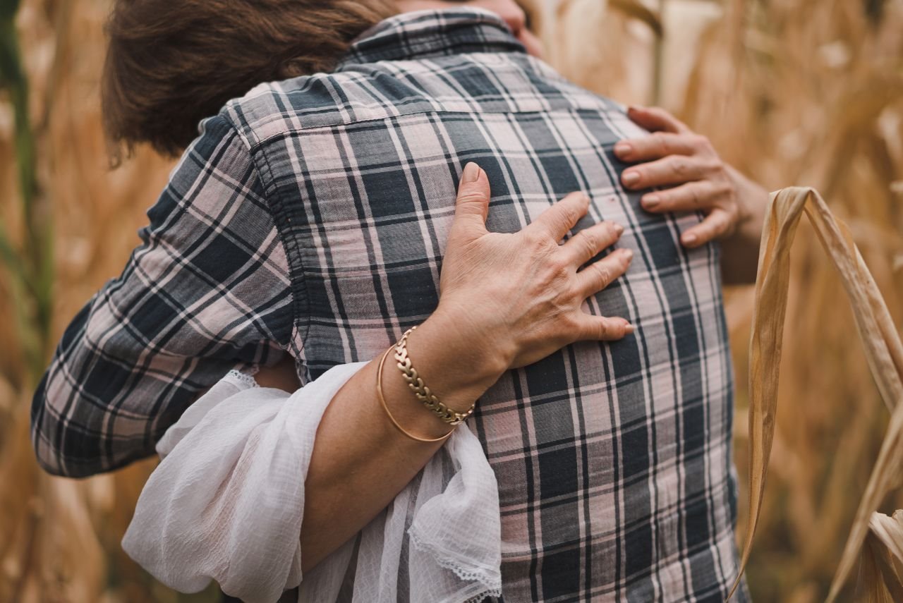 5 znakova da muškarac ima loš odnos sa majkom.