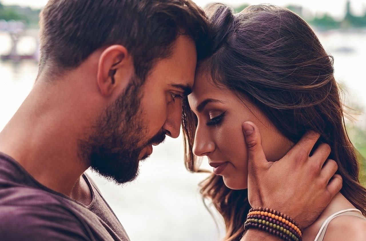 Osobine snažnog muškarca koji ženid aje sigurnost.