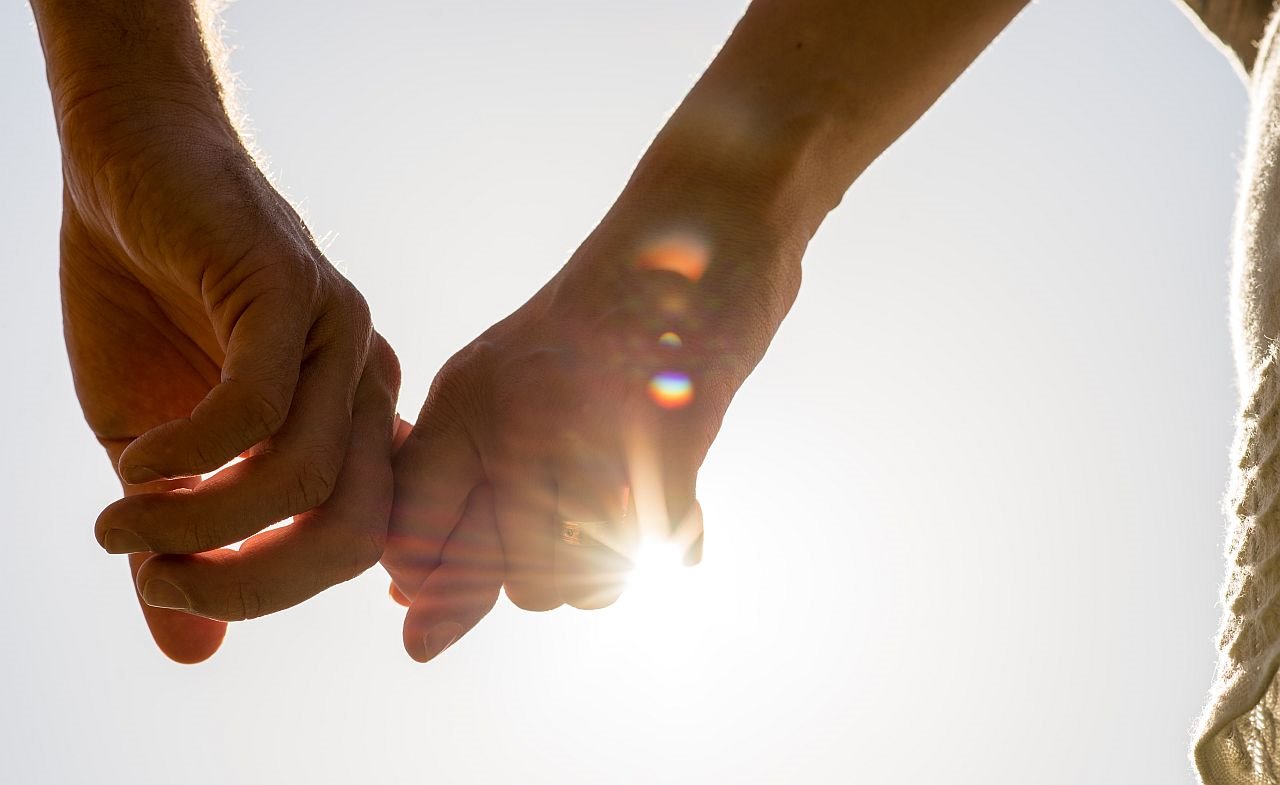 Znakovi da ste traumatsko vezani za partnera.