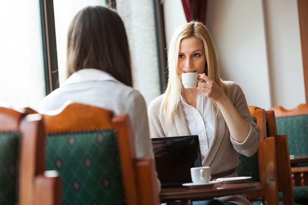 6 znakova da osoba nije pravi prijatelj.