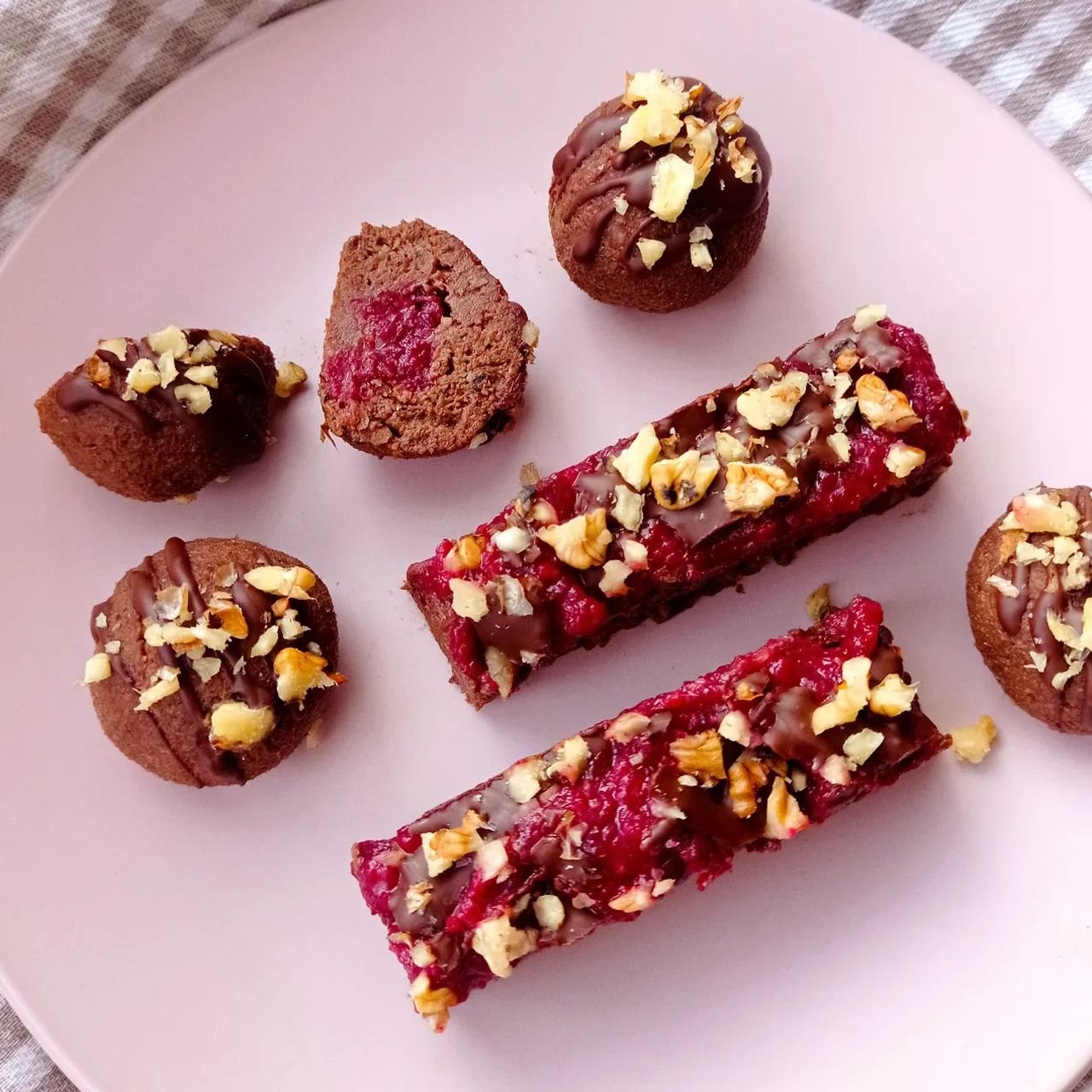 Recept za posni kolač sa rumom višnjama i čokoladom2.jpg
