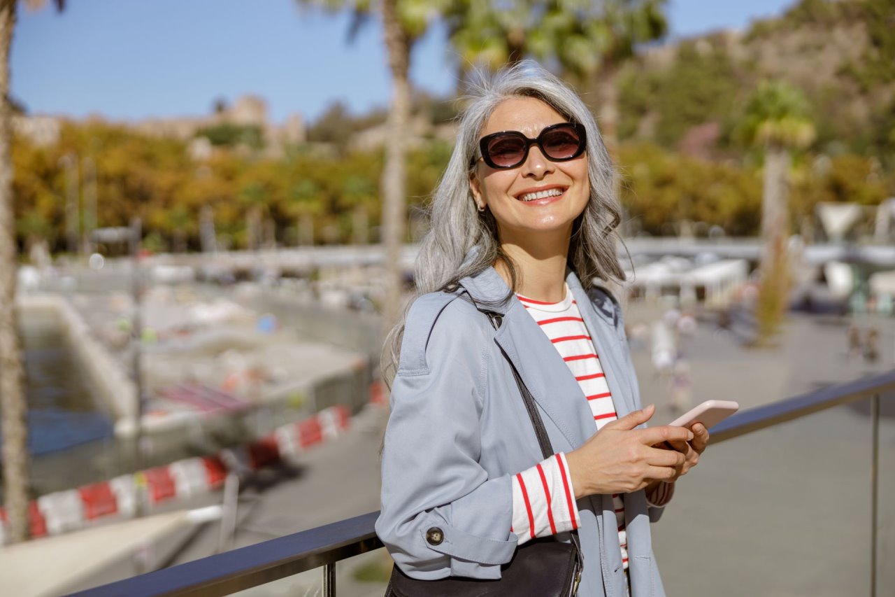Kako da žene preko 60 godina nose pastelne boje sa stilom_.