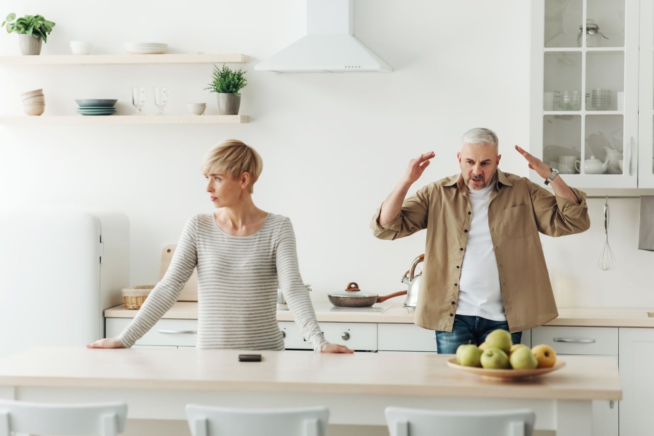 7 rečenica koje koriste prikriveni narcisi da bi vas kontrolisali.