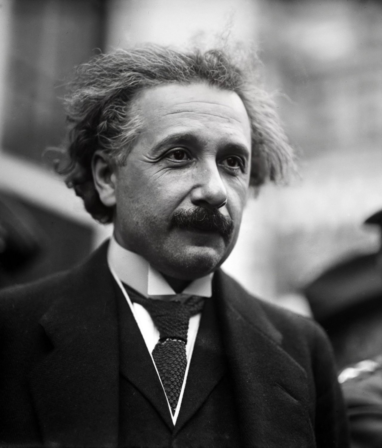 Albert Ajnštajn u jednoj rečenici rešio je tajnu srećnog života.