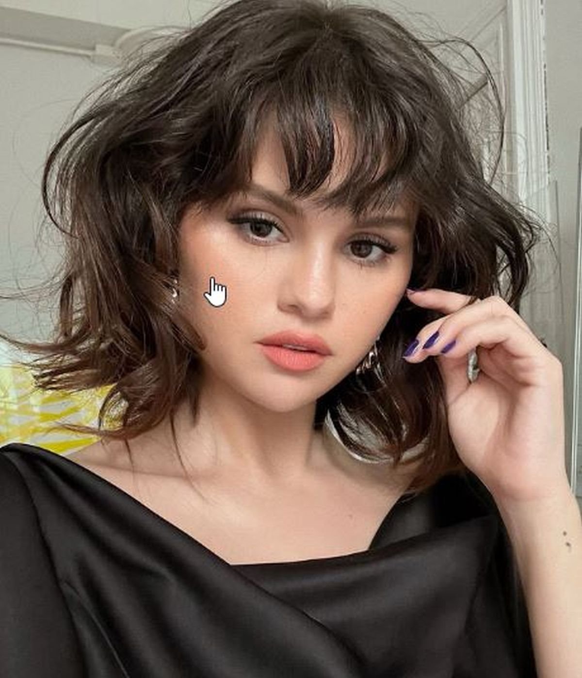 Talasasta, duga frizura sa šiškama