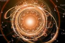 Zodijački krug iscrtan svetlom za horoskop