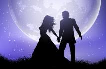 Zaljublejni par kraj Meseca