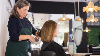 Frizura za mršavije lice za žene od 50 godina_2072720972.jpg