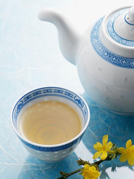 Čaj koji treba da pije svaka žena: podstiče mršavljenje i uništava opasne bakterije (RECEPT)