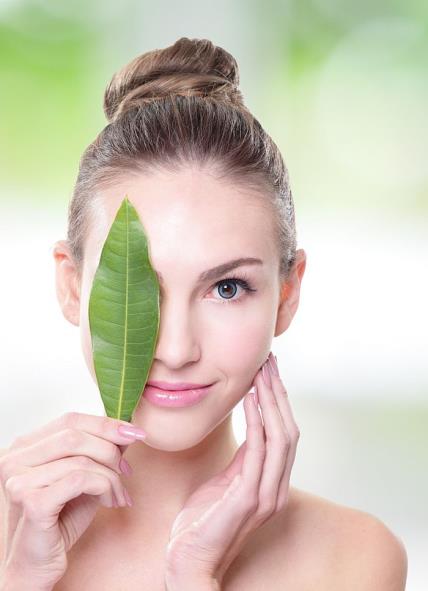 Kako se pravilno štiti i hidrira koža tokom leta: saveti za suvu i osetljivu kožu