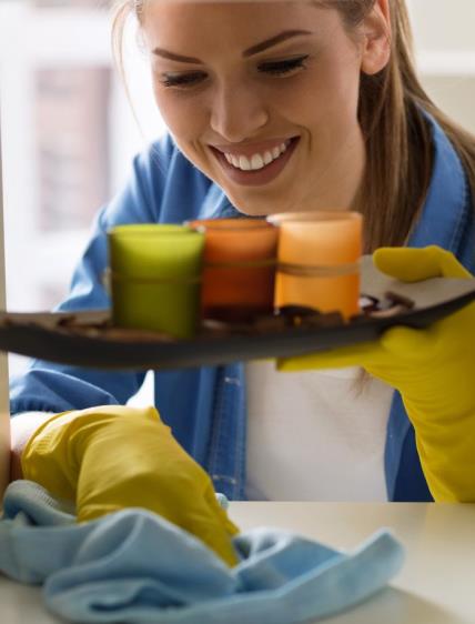 Kako da očistite DNEVNU SOBU tokom epidemije korona virusa: saveti za čišćenje nameštaja, tepiha, zavesa i podova