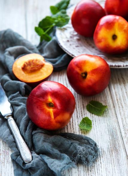3 dobra razloga da svakog dana pojedete 1 nektarinu: voće koje čuva zdravlje i vitku liniju
