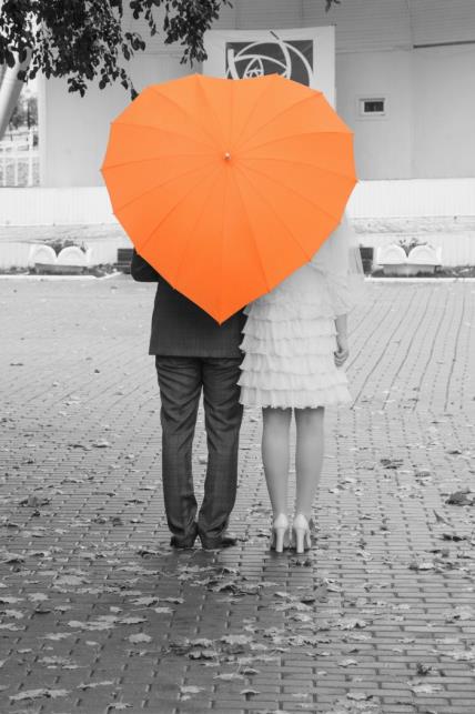 10 ZNAKOVA DA JE LJUBAV POČELA DA BLEDI: Skriveni signali koji ukazuju na kraj veze ili braka