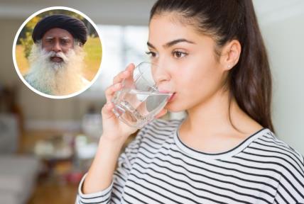 Sadguru otkriva kako se pravilno pije voda.