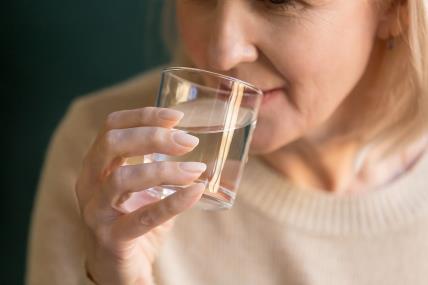 3 napitka koja treba da piju žene u menopauzi.