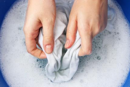 5 trikova za ručno pranje odeće.