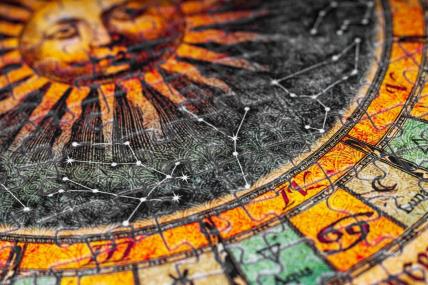 Sunce i krug Zodijaka za mesečni horoskop