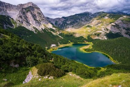 Zaljubite se u Trnovačko jezero u obliku srca