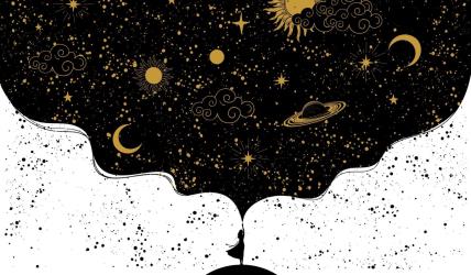 Devojka drži kosmos