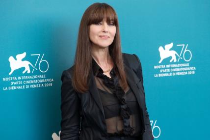 Monika Beluči nosi šiške